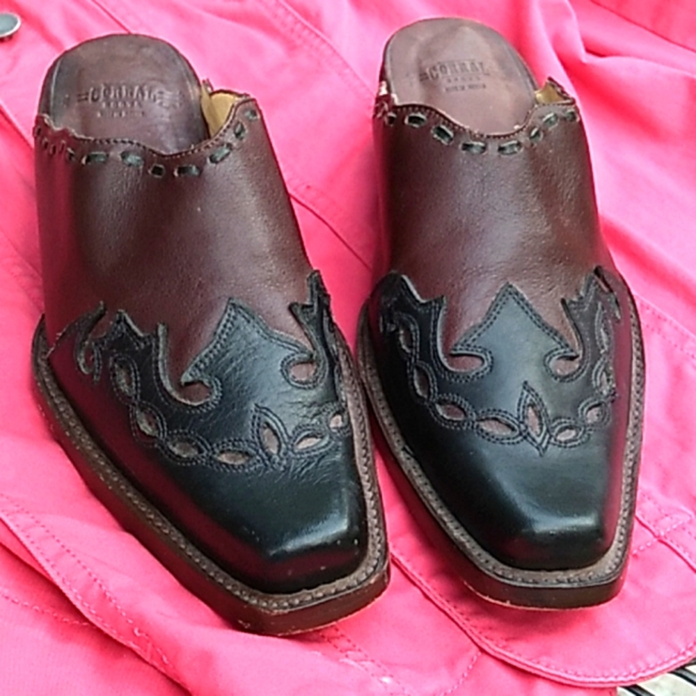 Women's Corral leather black & brown shoes size 7